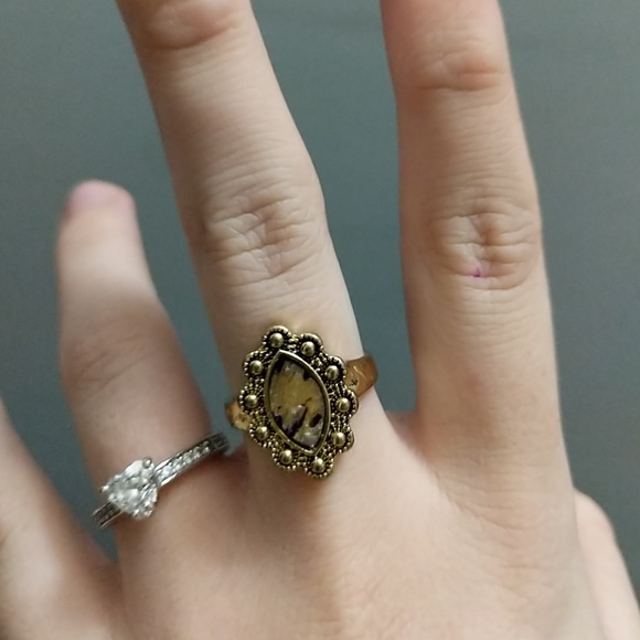 Jewelry - Vintage ring